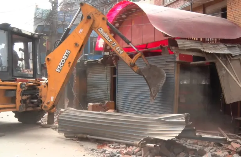 काठमाडौं महानगरलाई भत्काउने काम रोक्न एकै दिन २२ पत्र